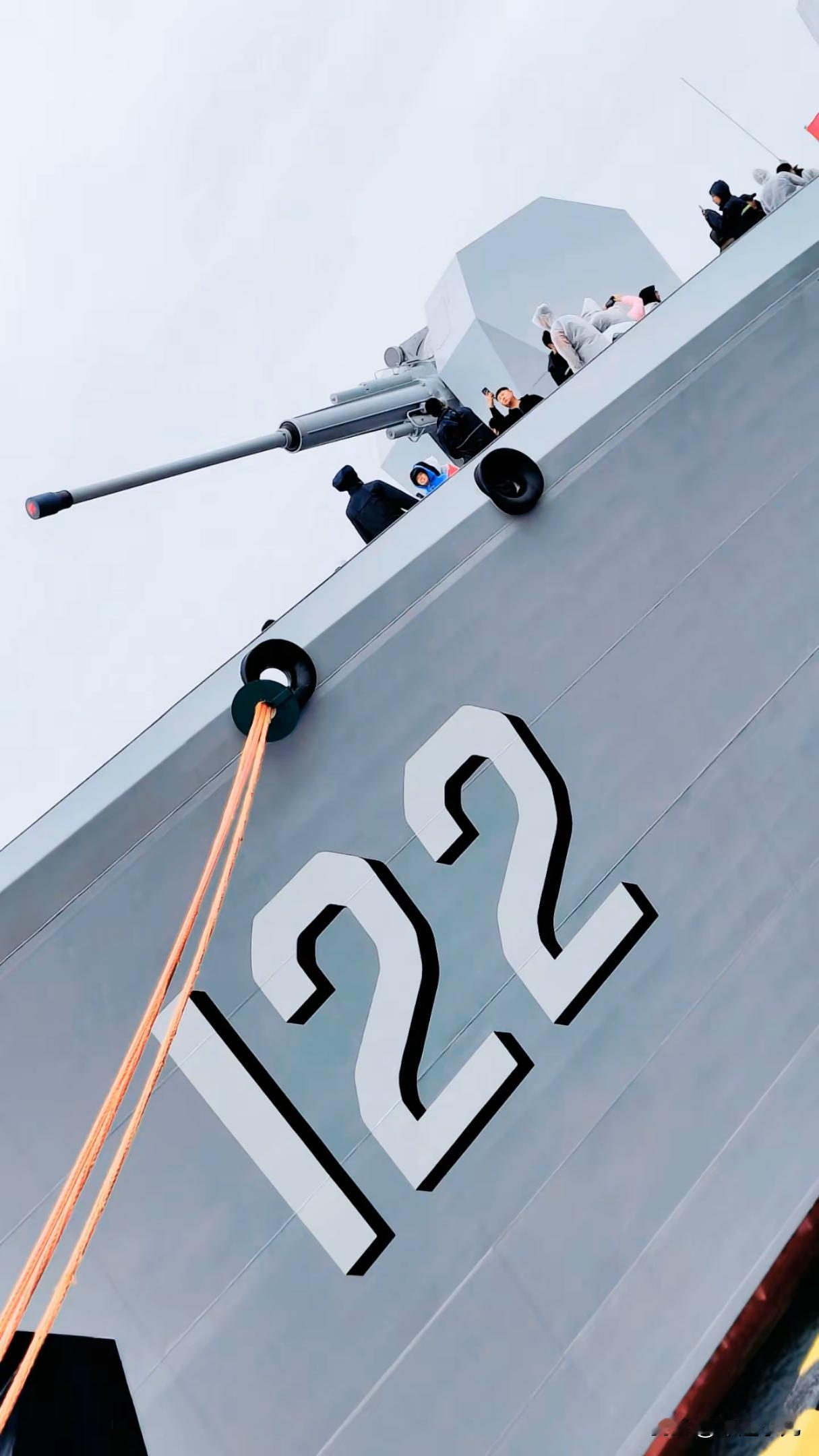 首次执行！唐山舰，出征亚丁湾了，第一次执行护航任务！2024年4月23日，海