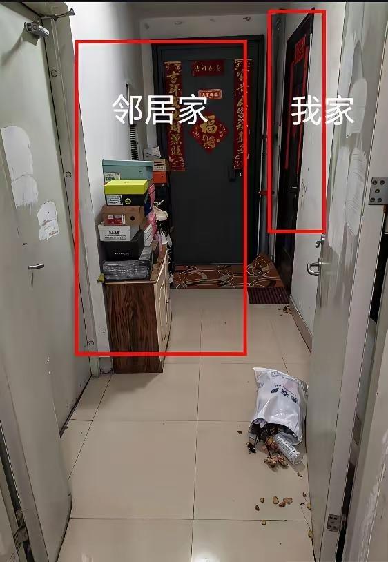 开门直面邻居鞋柜，公摊区域被私自占用。大家说摊上这样的邻居该怎么办？