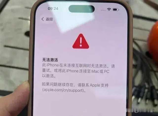 苹果这次严重翻车！10月13日晚起，多地大量用户反馈iPhone17