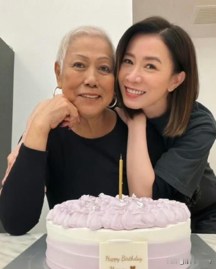 2月26日，佘诗曼回应花200万租豪宅，是因新居风水极佳，可以帮助母亲抗病发现