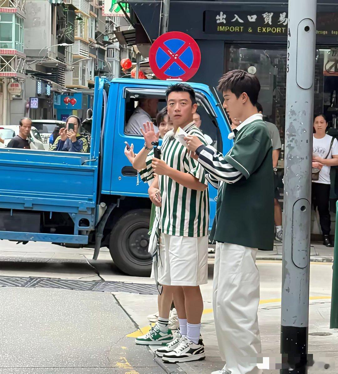 万万没有想到，男神现实中居然是个小短腿，白瞎我看了十几年电视，现在才知道。​​