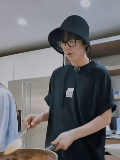 妈呀，刘宇宁哥哥这么会做饭！｜刘宇宁​​​