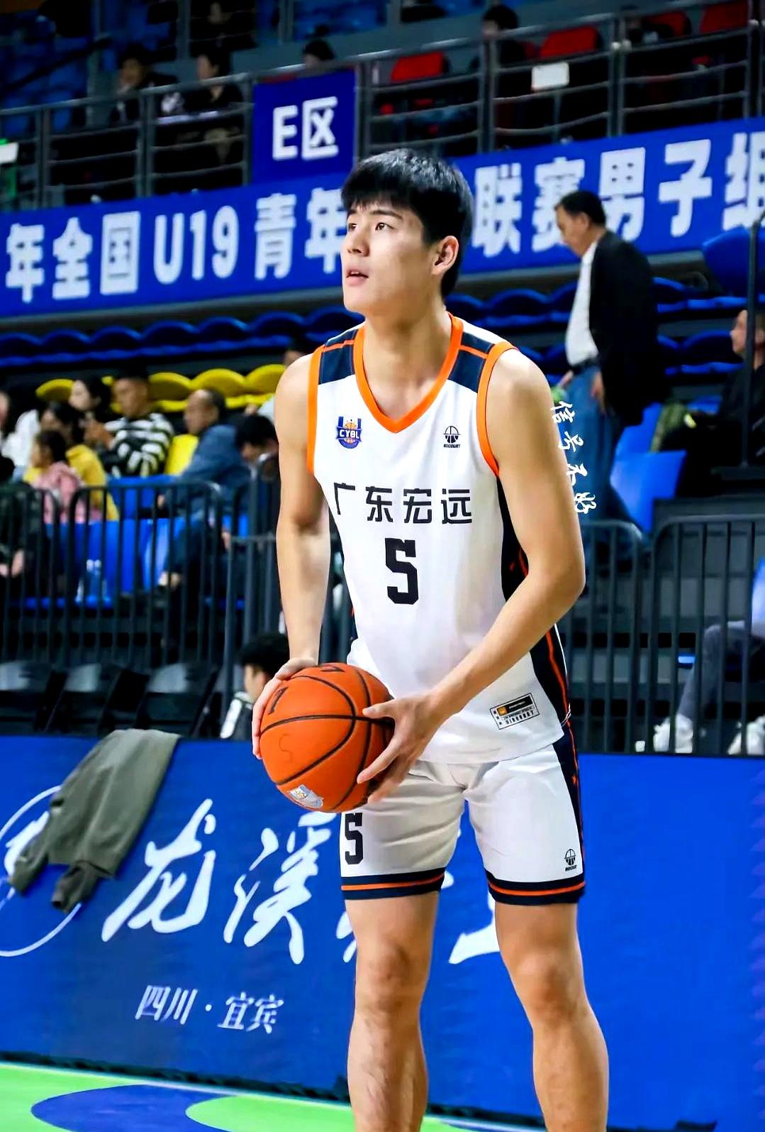 陈家政到底是怎么签来广东队的？这也太厉害了吧！他比广东青训的王洪泽、杨溢