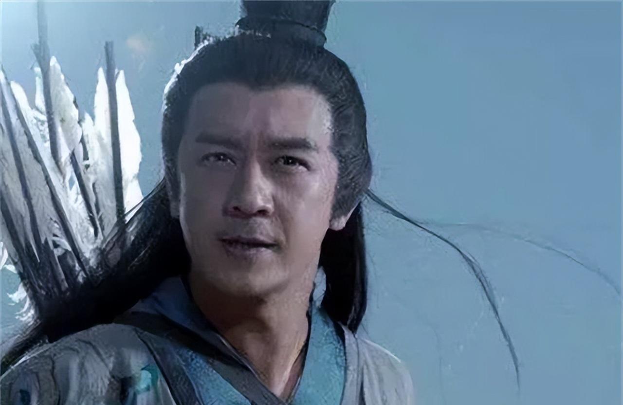 公元1125年，辽军突袭宋营，神箭手何灌连着三箭都射偏，辽军众人嘲笑他箭术差。