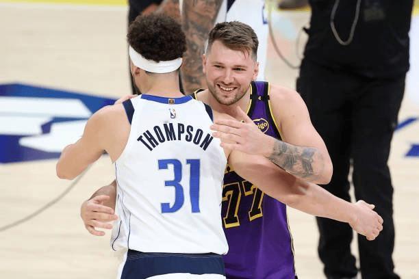 克莱汤普森对东契奇是真爱，降薪也要和东契奇一起打球，湖人愿意开出4年8000万美