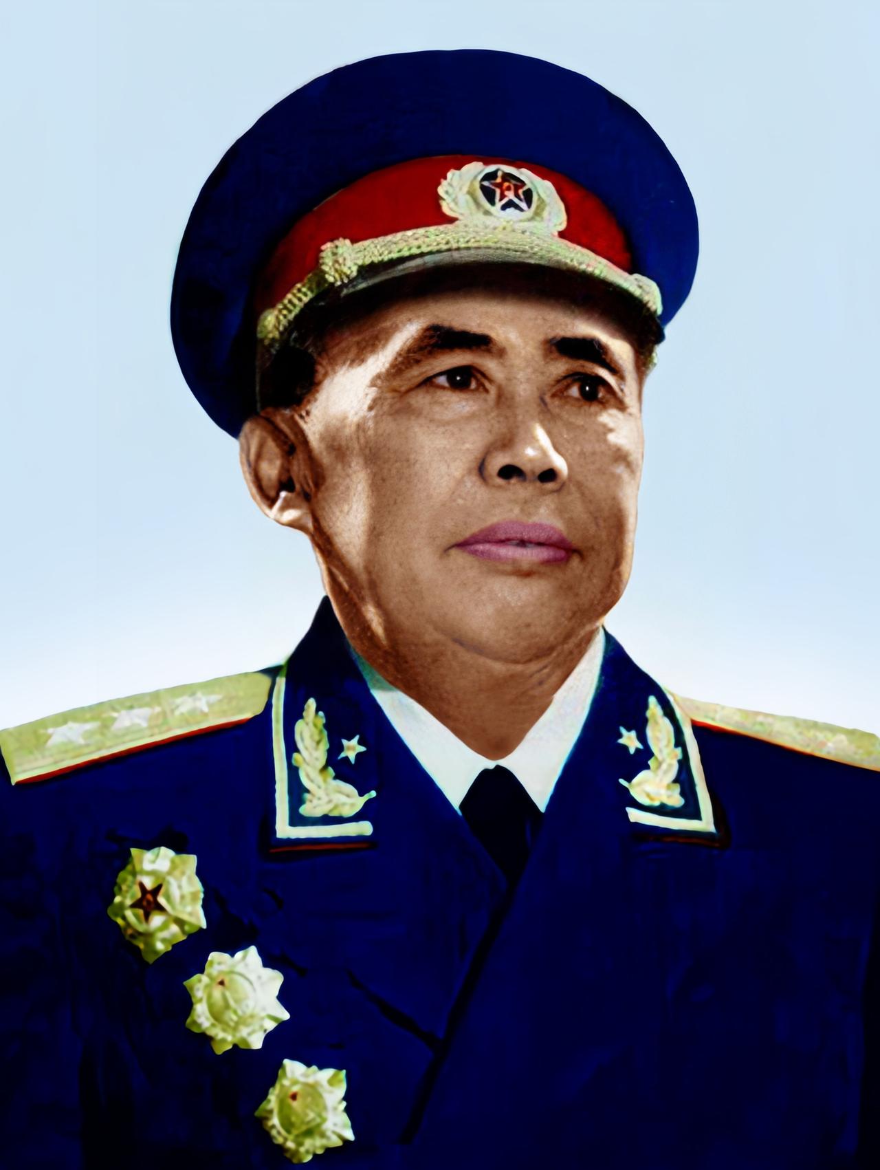 开国上将谢富治年少家贫，在家乡红安拜师学习木匠手艺，学徒三年，之后告别师傅参加革