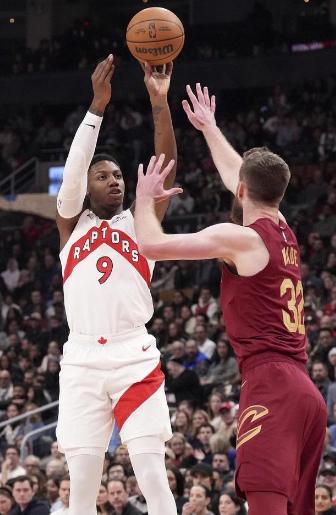 本赛季的猛龙让我想起了2008年的凯尔特人三巨头。巴恩斯攻防全能类似加内特的角色