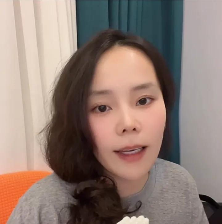 今天偶然刷到一个律师，最近几天也是天天点评二八事件！这个律师今天居然分析：许