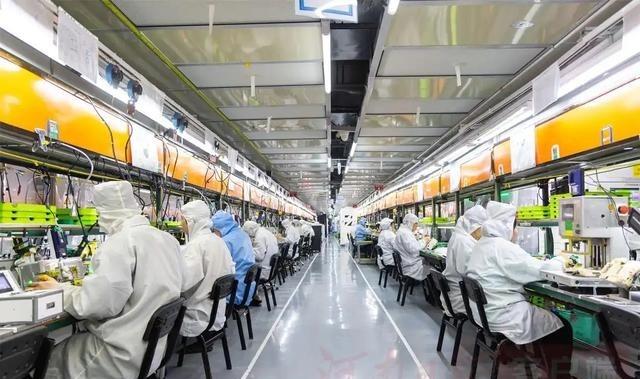 为什么国内的工厂很难取代富士康？说实话，按照富士康的管理模式，99%的民企都要倒