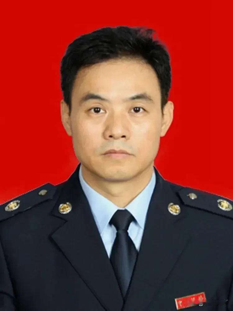 陕西国税局原副局长郭章献官宣被查老郭1965年出生于西安。1982年开始，当