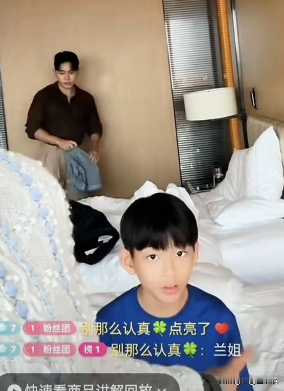 小箖儿最新正脸照曝光！9岁的小箖此时正在成都，与姐姐小玥儿及奶奶和亲爸继母一家