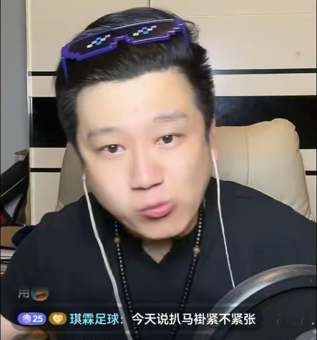 【著名相声演员李寅飞直播间的表态，注定自己格局，你说呢？】近日，著名相声演员、