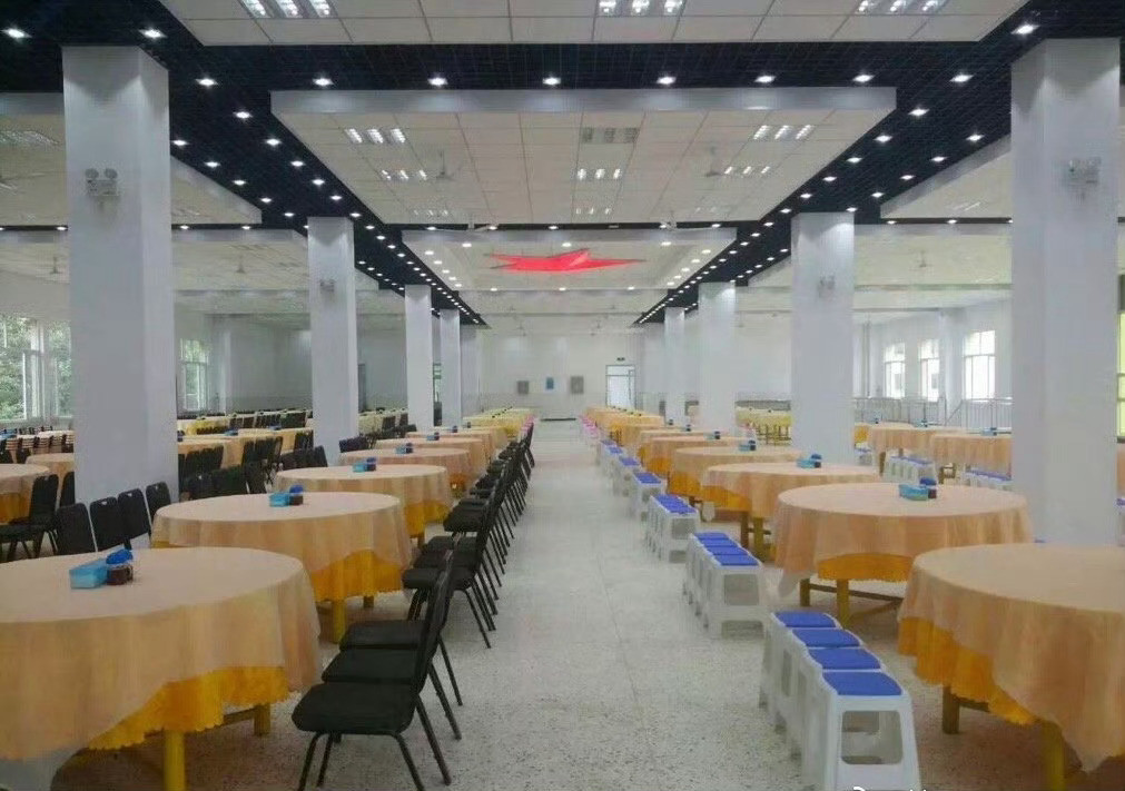 我的老部队的食堂，改建后高大上了很多！