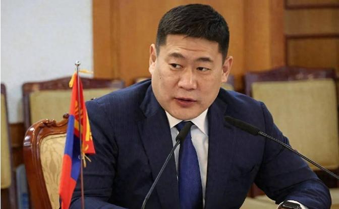 一位蒙古国网友在网上发出了这样一句话：“当初蒙古为何要脱离中国独立出来？独立的意