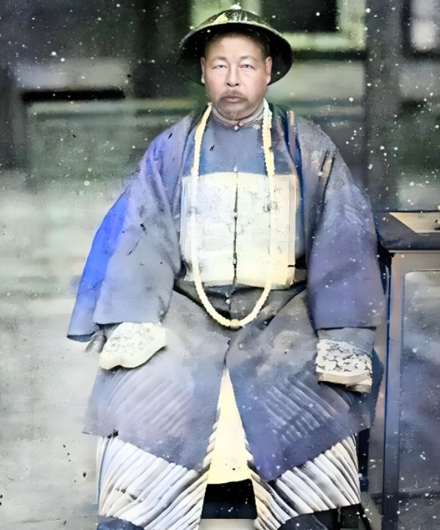 1996年，左宗棠曾孙想回上海，写信给市委，请求分一套低楼层的房，谁料，他时任上