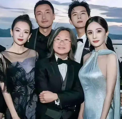 多读书真的很有用！不信瞧瞧赵丽颖！章子怡和杨幂私下打算约蛋糕局，可与赵丽颖却毫