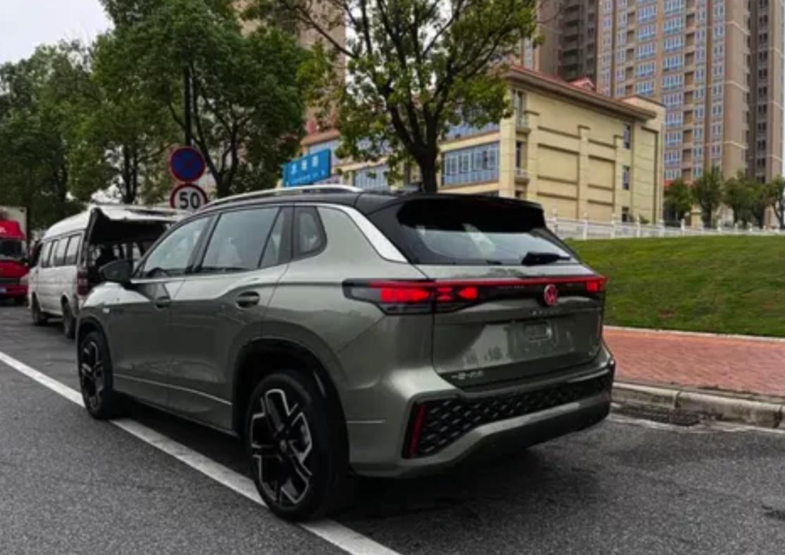 大众近期大幅加码价格战，旗下探岳L车型最高降价达6.99万元，起售价降至13.5