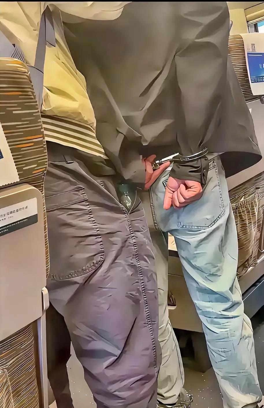 高铁上见这事儿，不是在拍电影吧？