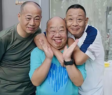 大家不要羡慕于东来了，我们永远不可能成为他，仅仅这一个条件，我们就永远无法达到