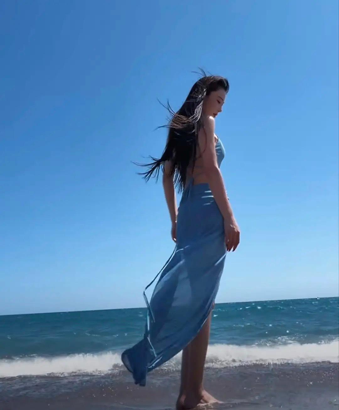 张馨予这是怎么了？分享泳装度假照，并配文:不要过多揣测……9月6日，演员张馨予在