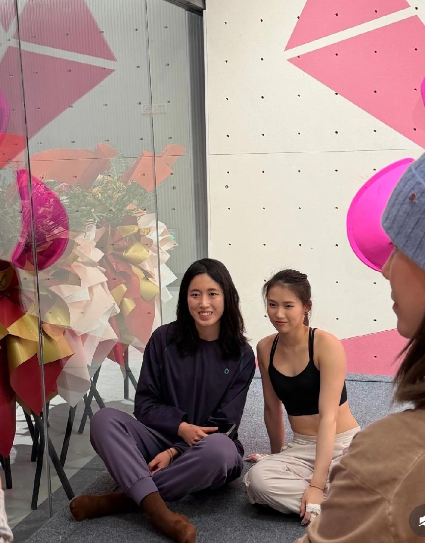 跳水冠军玩攀岩，陈芋汐这波跨界太飒了✨原来跳水台之外，乐乐陈芋汐在攀岩墙也