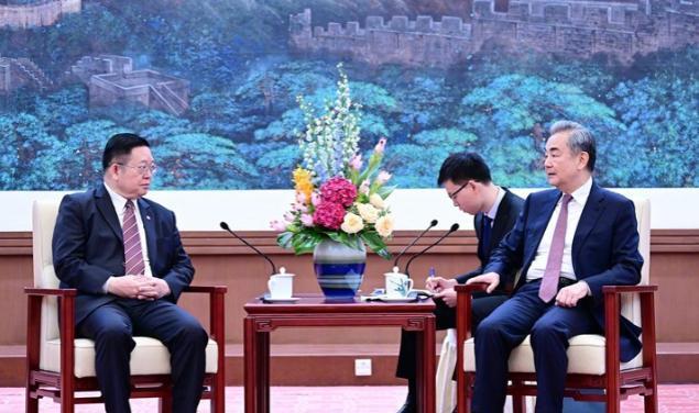 两边下注？柬埔寨同时请中美主持公道，中方一句忠告令柬方冷汗都出来了2025年7