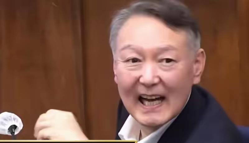 韩国前总统尹锡悦在法庭上，被告知可能会被判处死刑时，他的反应不是害怕，而是有点莫