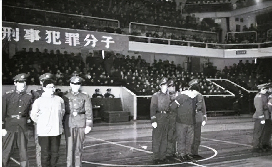 1983年天津警笛大作，开国元帅亲孙子朱国华被押赴刑场执行枪决，年仅25岁！表面上彬彬有礼的天津铁路