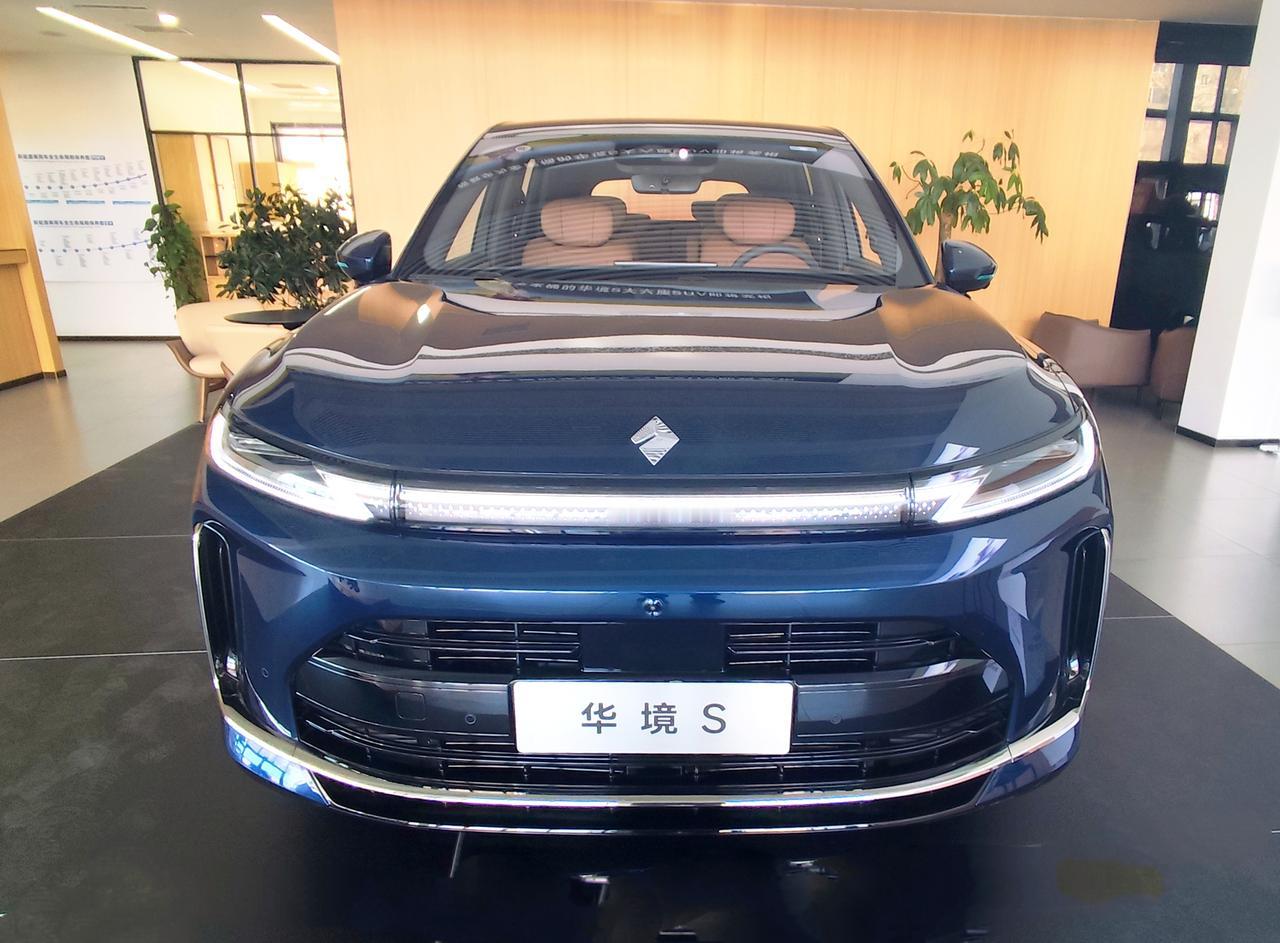 华为乾崑旗舰大六座《华境S》华境S是上汽通用五菱与华为乾崑联合打造的，高