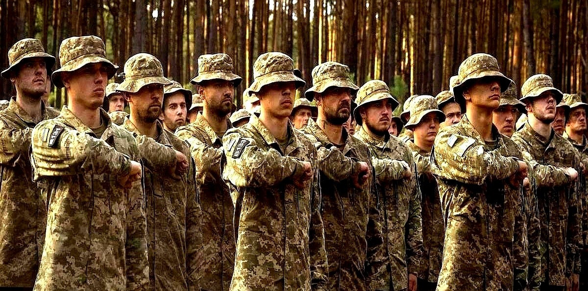 乌克兰士兵英国受训，教官反成学生---