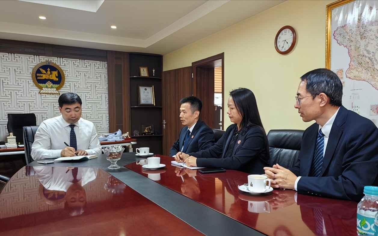 砸了中资营地，蒙古加油站的队却越排越长，这到底是谁的尴尬？2026年8月14