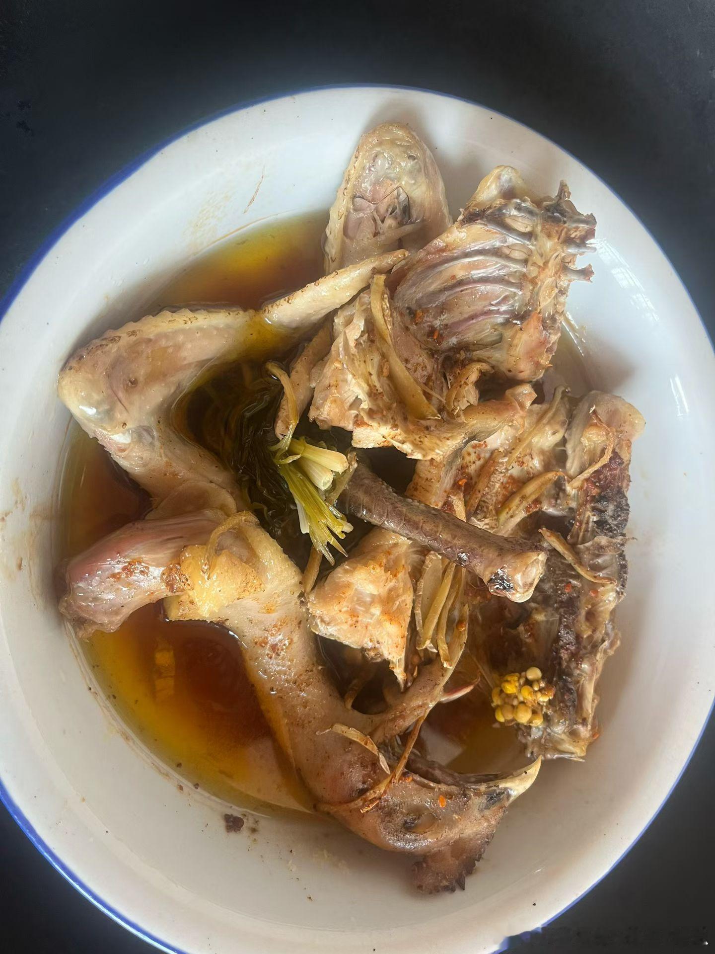 回家就是好，老爸亲自做的茶籽油蒸鸡，味道一绝，不过也辛苦了财金汇眼k线王-唐总