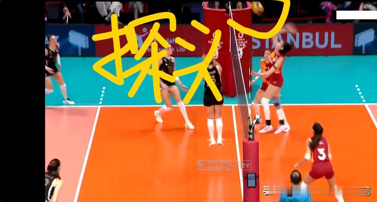 对战瓦基弗银行，王媛媛又是探头又是背飞，接连拿两分，表现很棒。瞧，面对送上手的