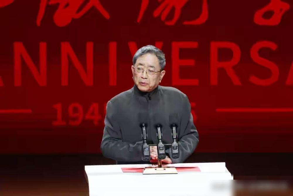 上海戏剧学院80周年，老院长余秋雨发表了讲话。他是1986年到1992年，担