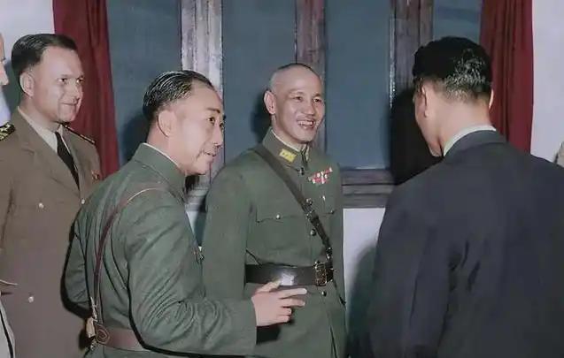1946年3月初，在北平住院的杜聿明准备割去的左肾，戴笠突然前来探望。当时的戴笠