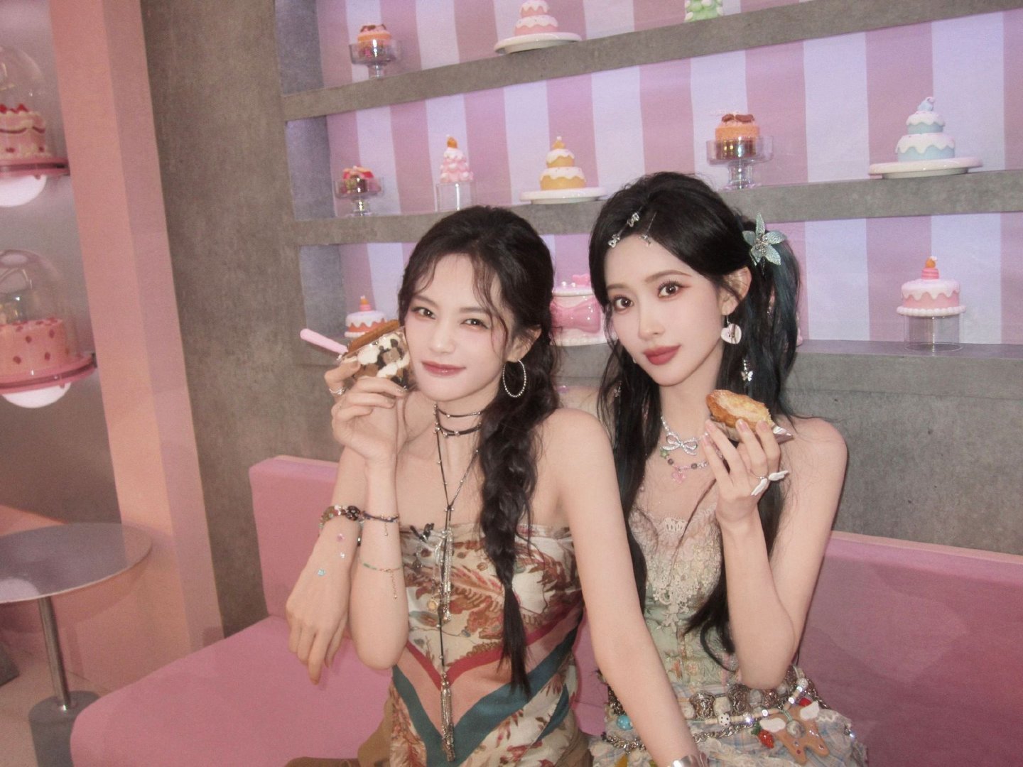 李雪琴说像李一桐孟子义的妈妈美女凑一块儿就是容易有各种各样奇怪的cp感，比如李一