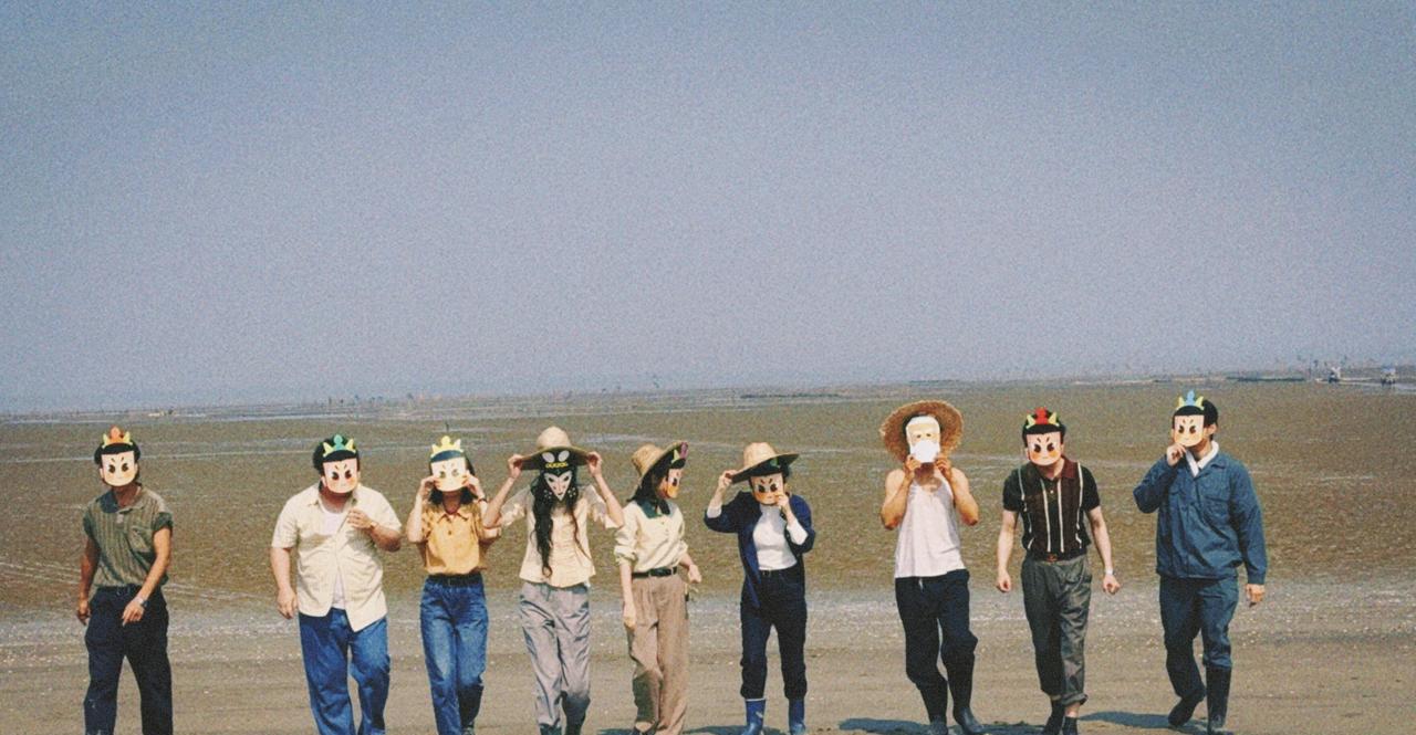 “别劝了，根本止不住。”小孟一句话，戳破了赵丽颖在《在人间》杀青宴上最后的体