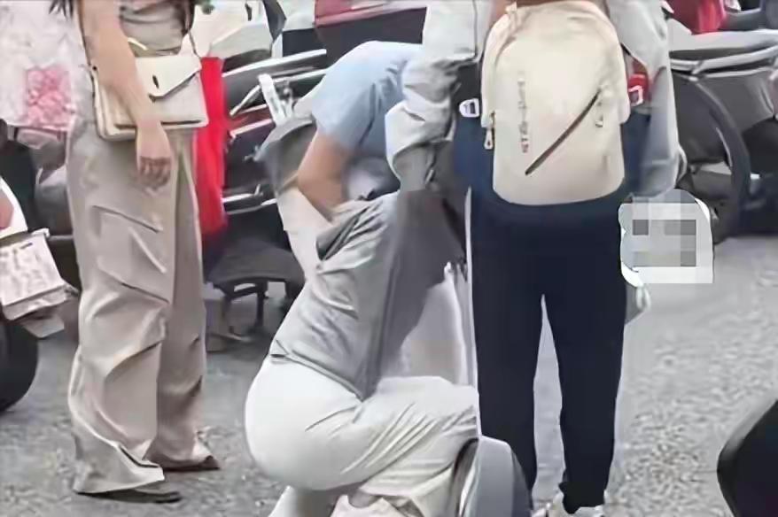 昨天我看了一个女生，因为没带准考证，而没进去考场的消息，真的为这位女生惋惜，也