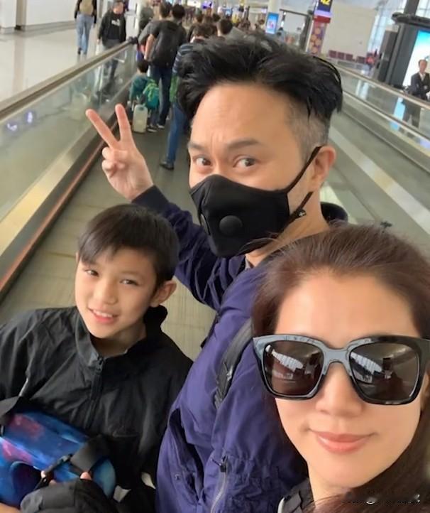香港明星夫妇张智霖和袁咏仪送儿子到英国读书，在学校旁边看到一套房子不错，就马上买