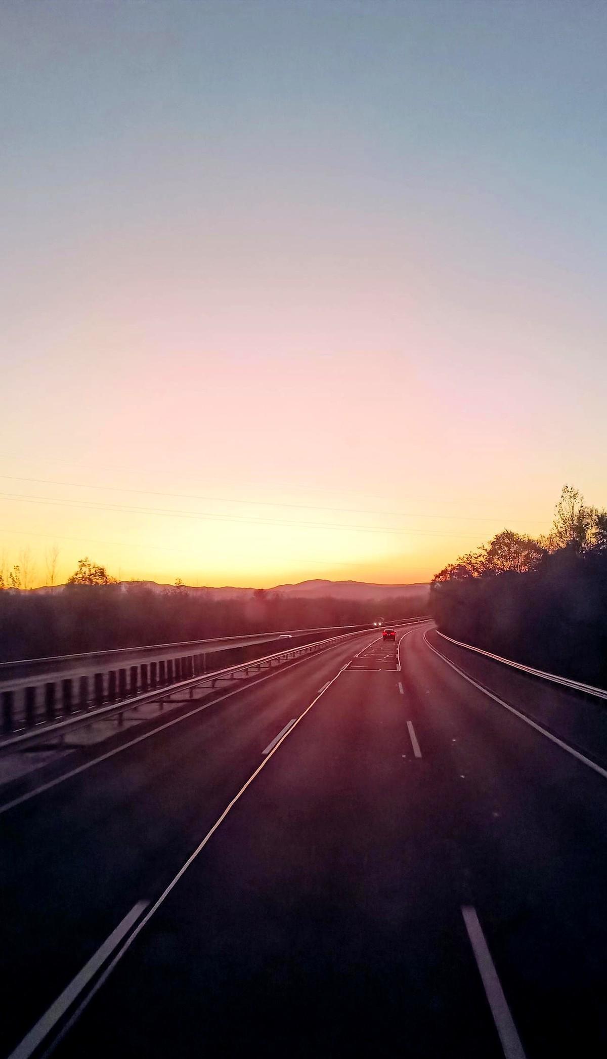 别再饿着减肥了，身体不是提款机，你越抠，它越锁钱。吃1200大卡撑三个月，代谢