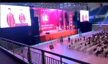 真让人火大！张鹤伦郴州商演刚结束，黑子就急吼吼拿返场空场照造谣“上座率惨淡”