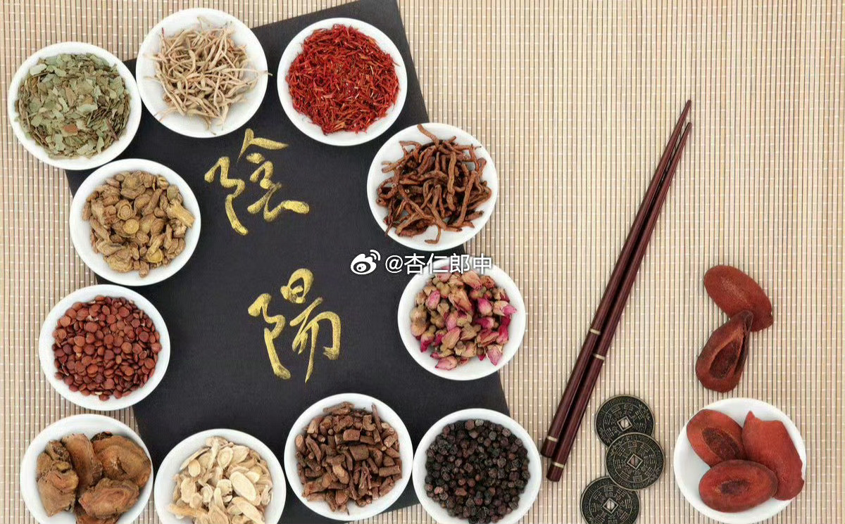 老游因为十二指肠溃疡就诊，我考虑邪热扰心，脾胃虚寒，开了泻心汤合小建中汤加减。调治一段时间，老游睡眠