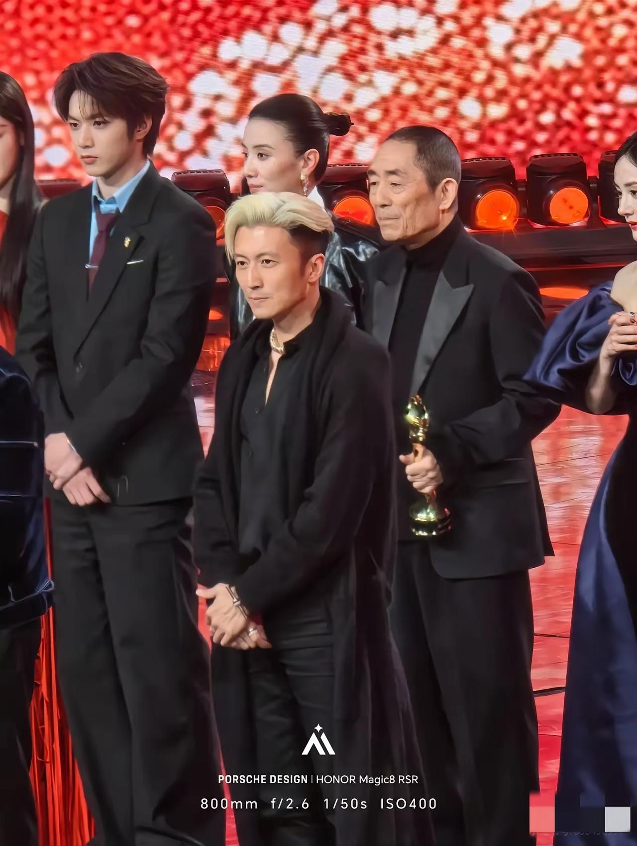 老天爷还是公平的，小谢再高个10cm，就天下无敌了[捂脸哭]