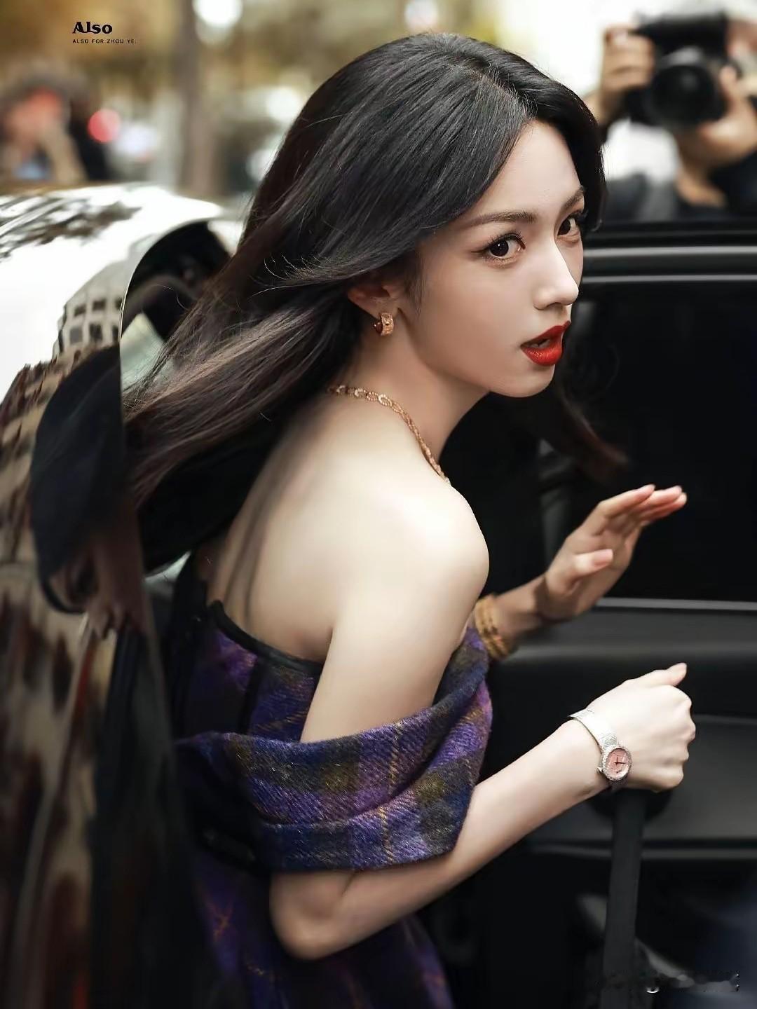 美背熊腰周也侧脸杀。