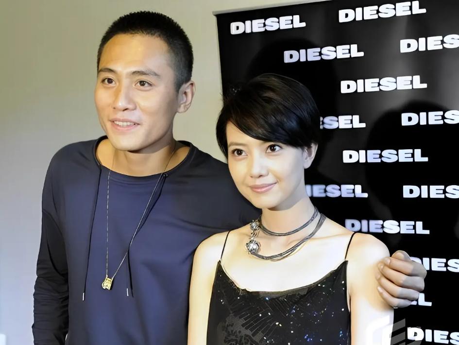有一次，高圆圆和刘烨合作一部影视剧，两人刚结束接吻戏。导演问高圆圆：“能增加一场