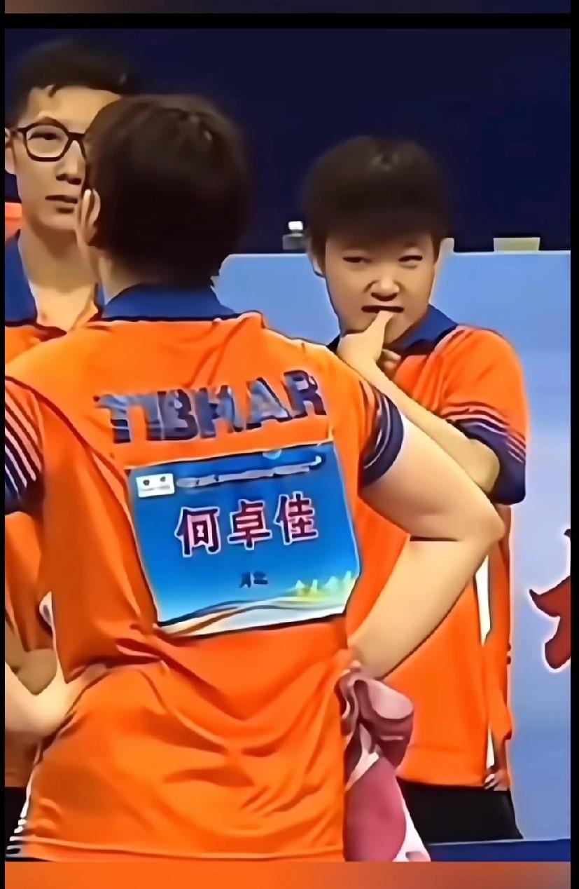 被孙颖莎可爱到了！刷到一段以前的视频，真的被孙颖莎可爱到。当时她年纪还小，教练