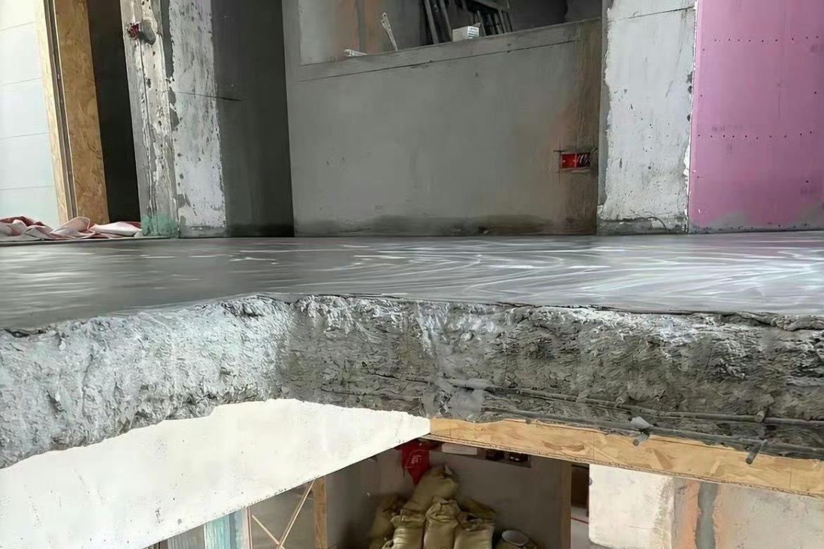 楼房的地面厚度达标吗，感觉很脆弱呢[捂脸哭]