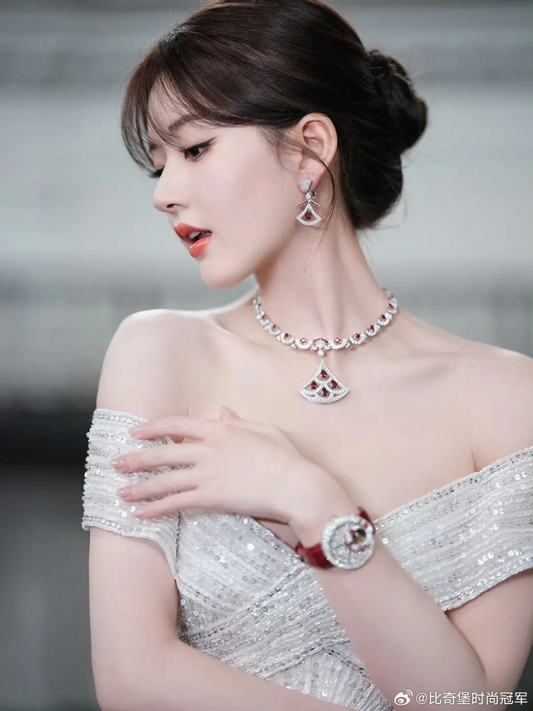 从宝格丽感受赵露思人生的变迁