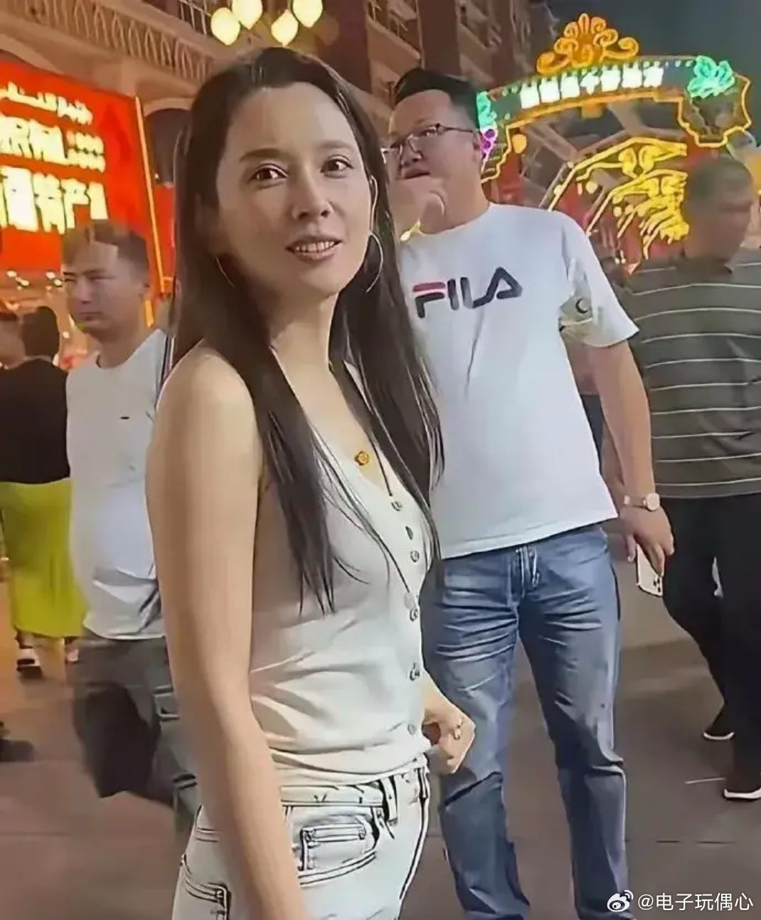 也不怪汪峰对她一见钟情，真人这么看确实漂亮