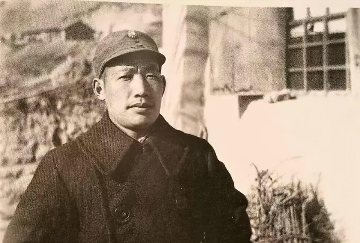 许世友笑问新任政委杜平：你抽烟喝酒啥都不会，咱俩能干到一起吗1963年3月，南